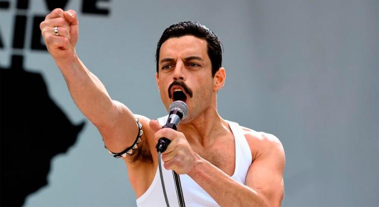 Rami Malek como Freddie Mercury em Bohemian Rhapsody, longa vencedor de 
 Melhor Filme - Drama no Globo de Ouro (Imagem: Reprodução)