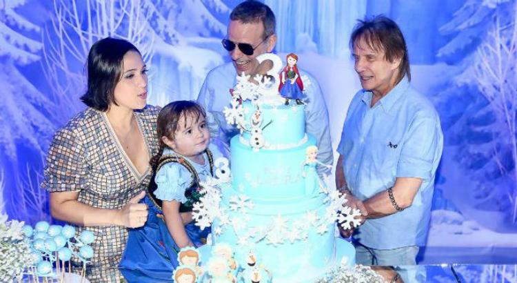 Roberto Carlos comemora o aniversário da neta Laura, de apenas 3 anos. Foto: Manuela Scarpa/Brazil News
