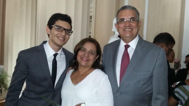 Honório Gomes com a mulher, a também juíza Paula Malta, e o filho Breno Teixeira do Rego
