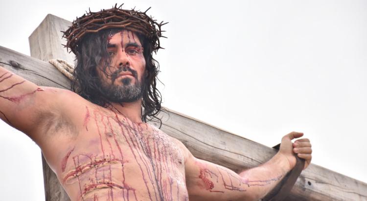 Juliano Cazarré agradece papel de Jesus na Paixão de Cristo. Foto: 
