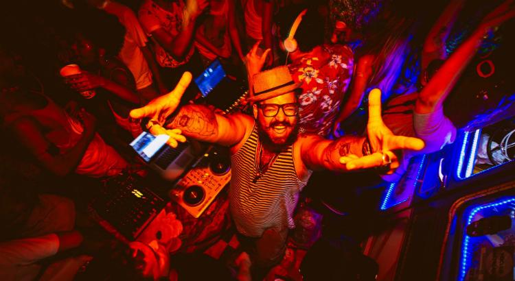 DJ Mozaum comanda a festa 'Ai Meu Corassaum'. Foto: Divulgação