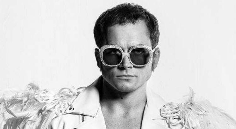 Taron Egerton será Elton John na cinebiografia do cantor. Foto: Divulgação/Paramount Pictures