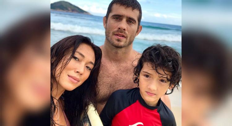 Dani Suzuki ao lado do filho Kauai e do ex-marido Fábio Novaes (Imagem: Reprodução / Instagram)