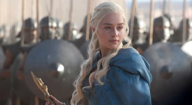 Emilia Clarke como Daenerys Targaryen em Game of Thrones (Imagem: Reprodução)