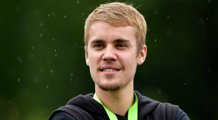 Justin Bieber coloca dreadlocks no cabelo é criticado por internautas