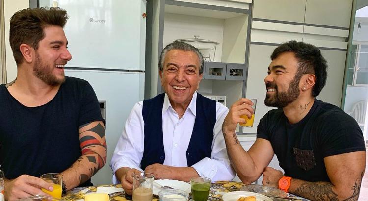 Maurício de Sousa com o filho, Mauro, e o genro, Rafael Piccin (Imagem: Reprodução / Instagram)