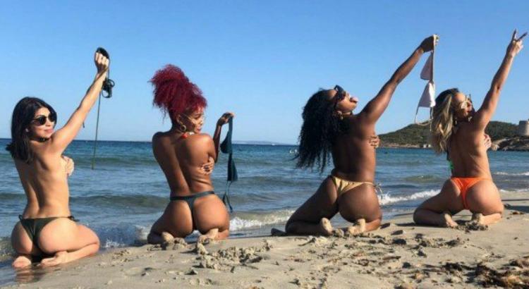 Bailarinas de Anitta posam de topless em Ibiza na Espanha. Foto: Reprodução/Instagram