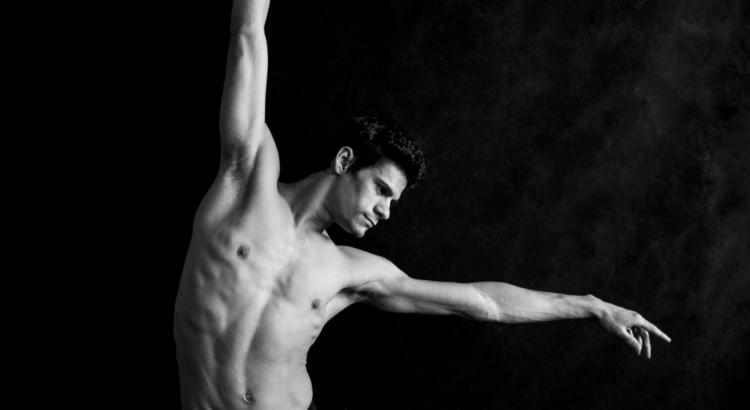 Thiago Soares é primeiro bailarino convidado do Royal Ballet Londres - Foto: Mario Canivello / Divulgação