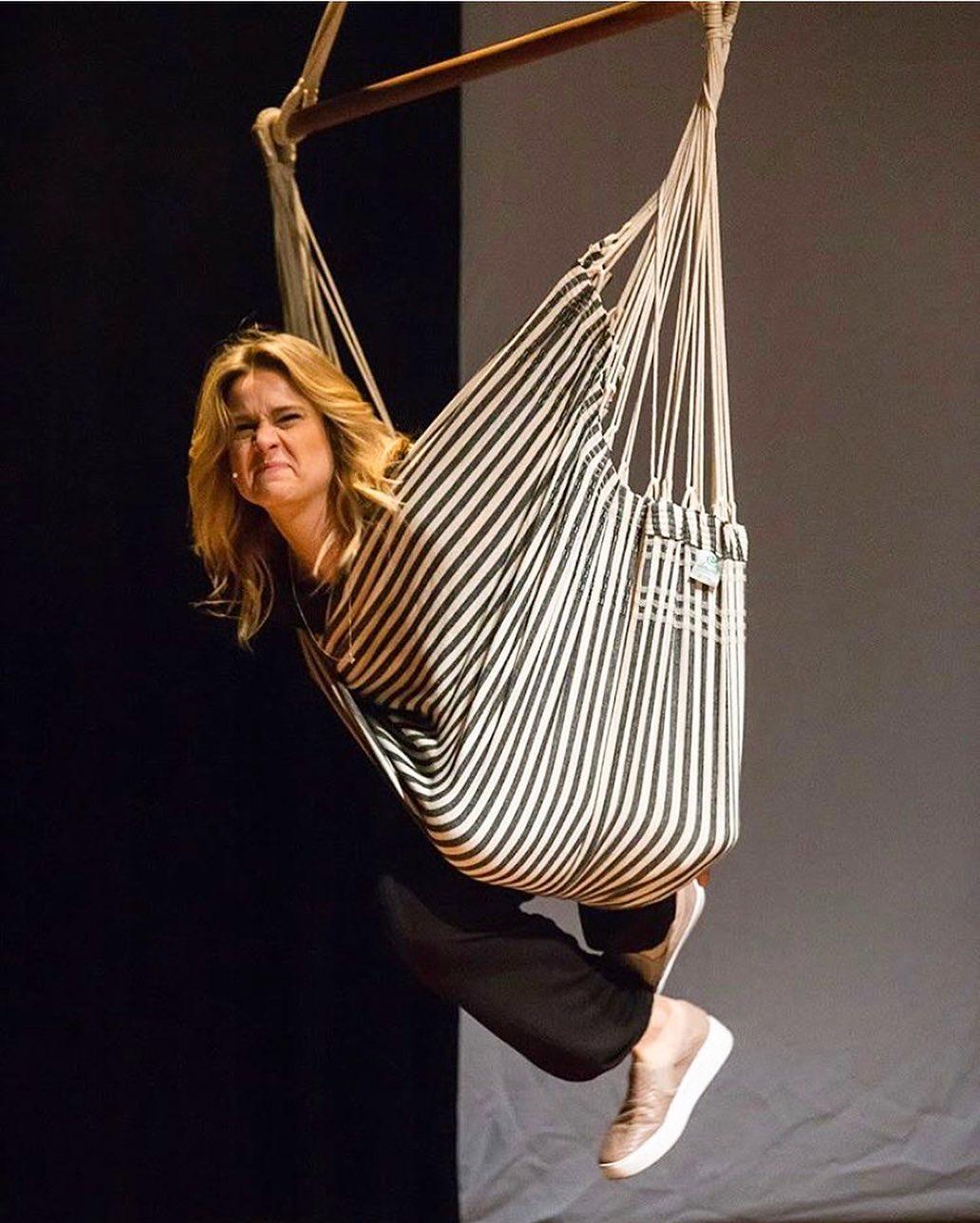 Fernanda Gentil na peça Sem Cerimônia (Imagem: Reprodução / Instagram)