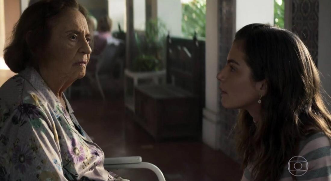 Laura Cardoso como Matilde ao lado de Joana (Bruna Hamú) em 'A Dona do Pedaço' (Imagem: Reprodução / Globo)