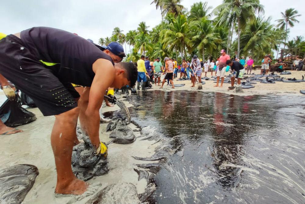 RioMar arrecada materiais para limpeza das praias do litoral pernambucano. Foto: Arnaldo Carvalho/JC Imagens