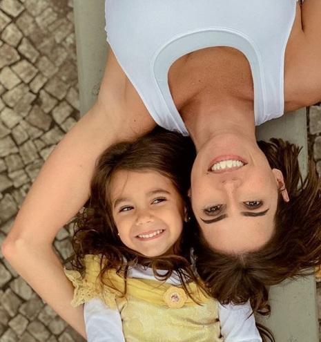 Deborah Secco e a filha, Maria Flor (Foto: Reprodução/Instagram)