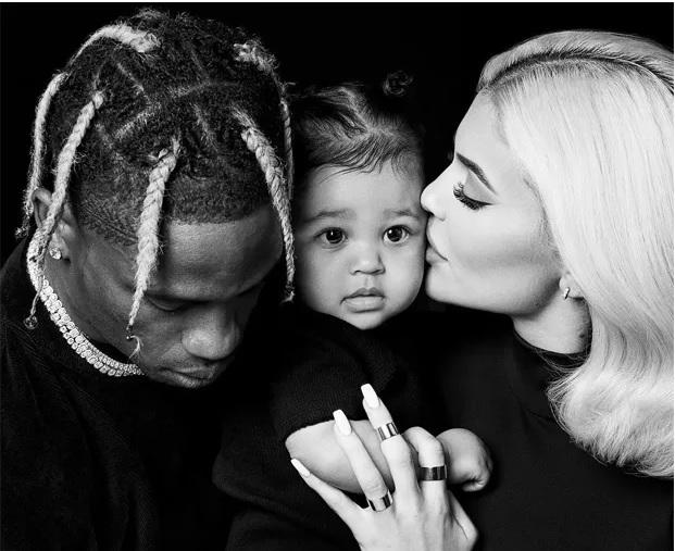 Kylie Jenner, Travis Scott e a filha, Stormi. Foto: Reprodução/Instagram