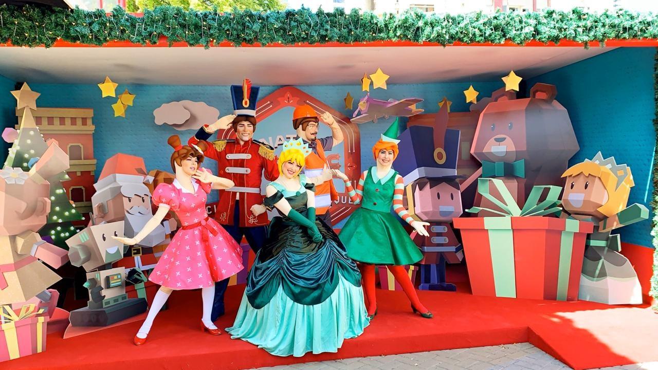 Princesas e cenário natalino. Foto Divulgação