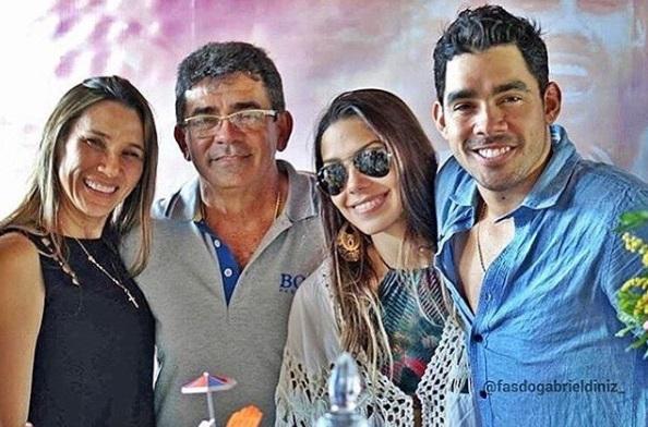 Gabriel Diniz e família (Foto: Reprodução/Instagram)