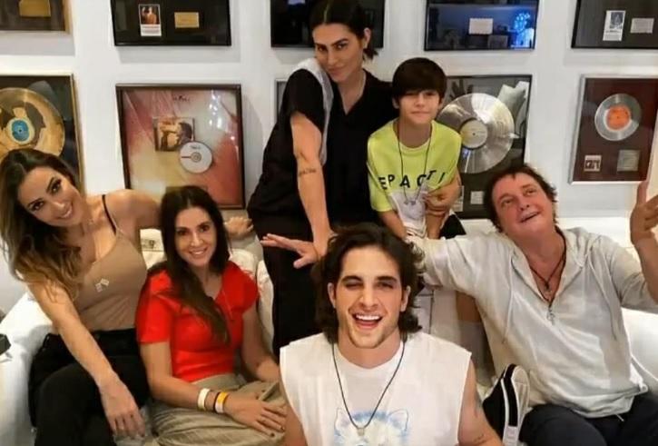 Fábio Jr e os cinco filhos (Foto: Reprodução/Instagram)
 