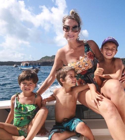 Luana Piovani ao lado dos três filhos, Dom, Bem e Liz (Foto: Reprodução/Instagram)
