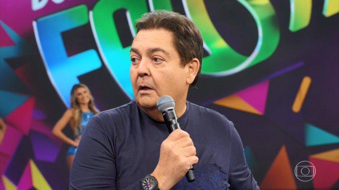 Faustão não percebeu que ainda estava ao vivo (Foto: Reprodução/Internet/TV Globo)
 