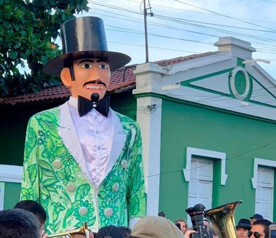 Red Post Put Homem da Meia Noite de Olinda desfila no Carnaval de Salvador em 2020