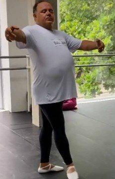 Leo Jaime pratica balé no Centro Deborah Colker, no Rio. Foto: Reprodução/Instagram