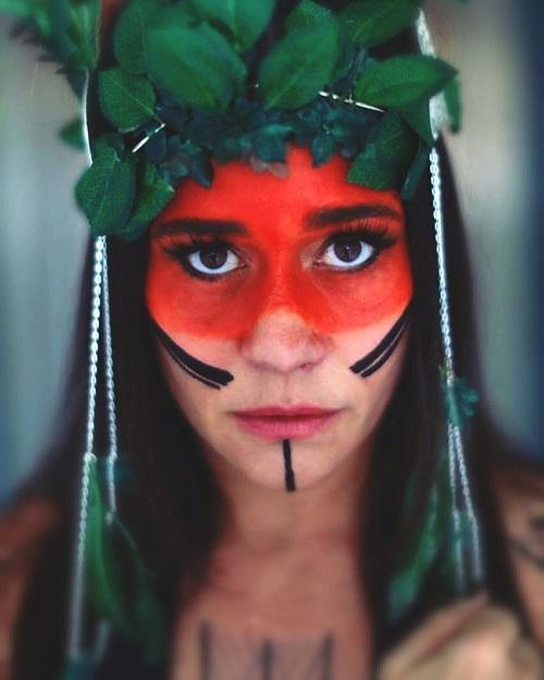 Alessandra Negrini com pintura no rosto feita por artista indígena - Foto: Francio de Holanda / reprodução do Instagram