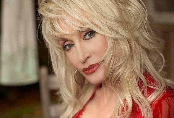 Dolly Parton deseja posar novamente para Playboy (Foto: Reprodução/Instagram)
