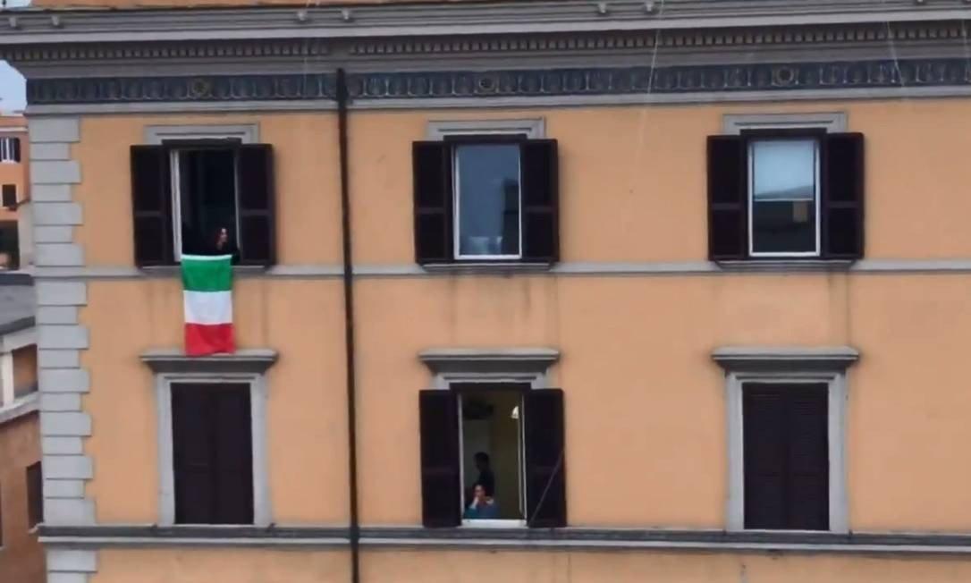 Os flashmobs sonoros estão tomando conta dos prédios italianos (Foto: Reprodução/Twitter)