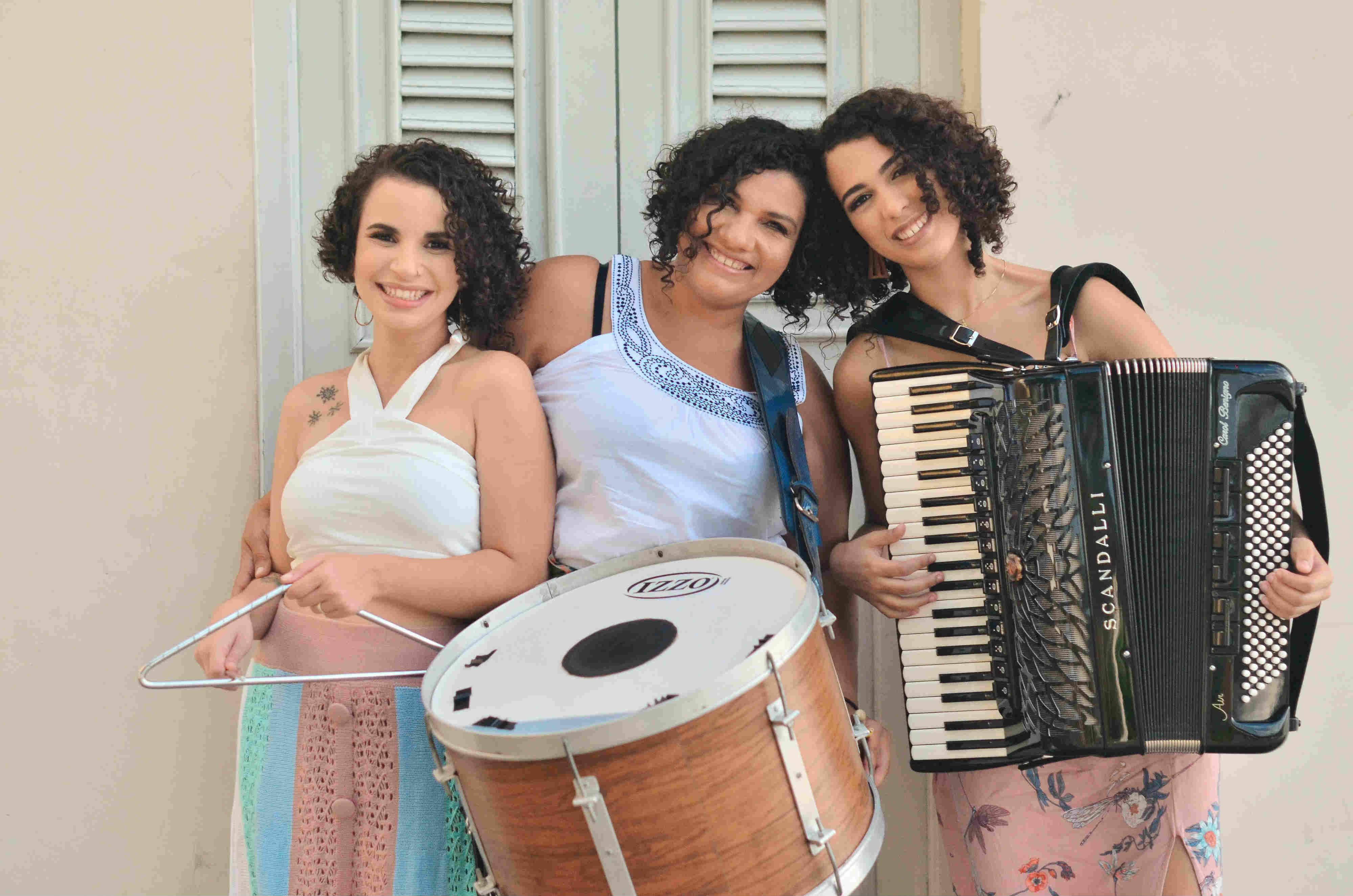 O Trio Maria Sem Vergonha é uma das atrações do Baile do Forrobodorecife, no Sinspire. Foto: Divulgação/Assessoria