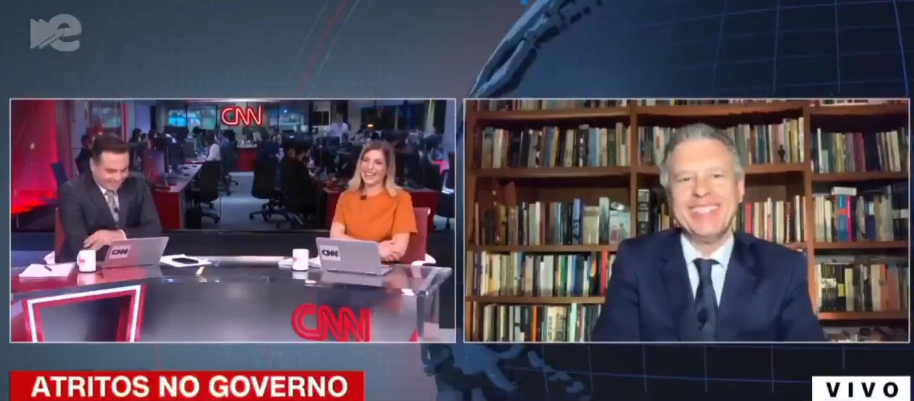 Comentaristas da CNN Brasil caem na risada (Foto:Reprodução/Twitter/CNN Brasil)