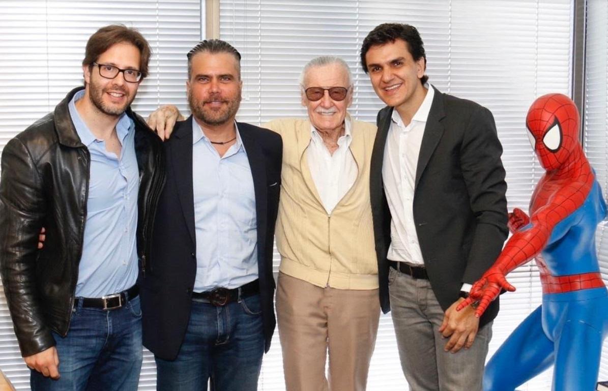Stan Lee lança novo livro ao lado de Frederico Lapena, Terry Douglas e Gabriel Chalita (Foto: Divulgação)