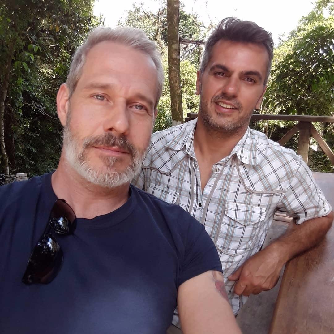 Nico Puig e o marido, o produtor Jeff Lattari. Foto: Reprodução/Instagram