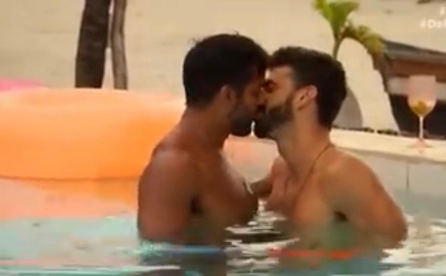MTV foi acusada de homofobia após censurar cenas íntimas de dois participantes (Foto: Reprodução/MTV)