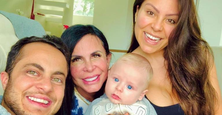 Thammy Miranda com a esposa, Andressa Miranda, a mãe Gretchen e o filho Bento (Foto: Reprodução/Instagram)