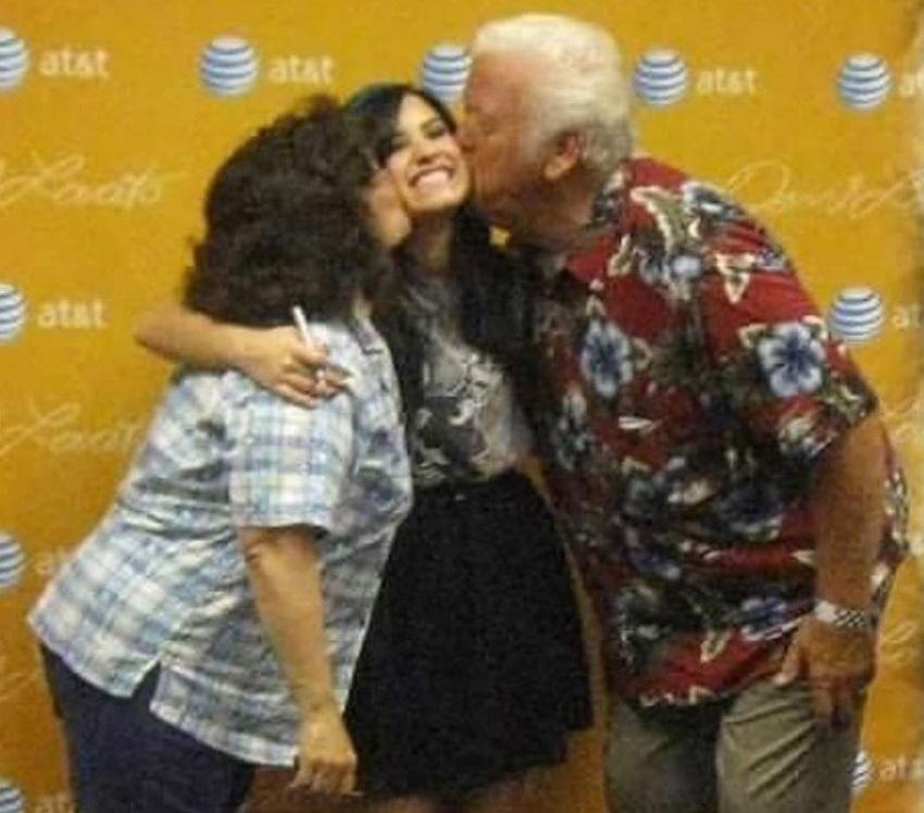 Demi Lovato com os avós - Foto: reprodução