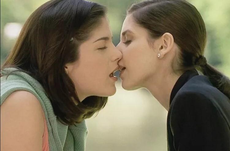 A cena do beijo no filme 'Segundas Intenções' (Foto: Reprodução)