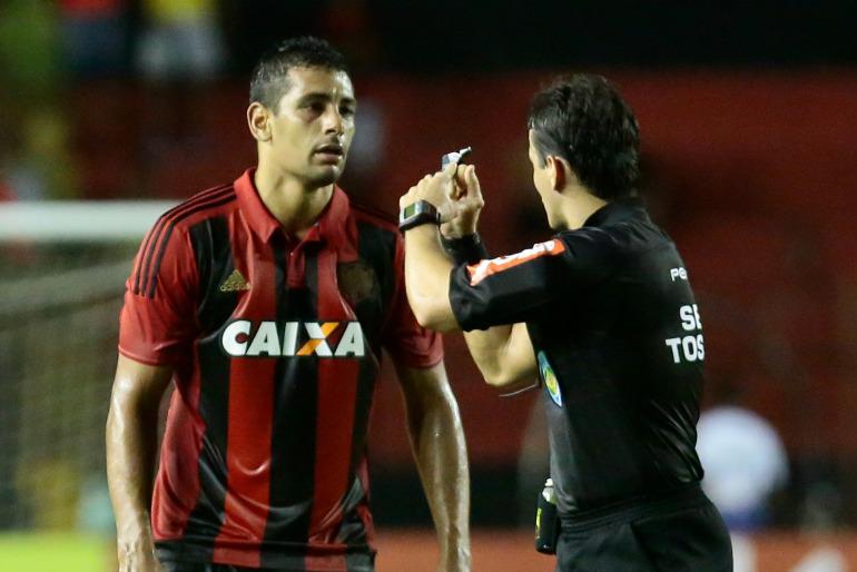 Diego Souza detona arbitragem brasileira