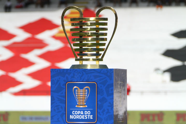 Taça da Copa do Nordeste é o grande objeto de desejo entre os clubes. Foto: Alexandre Gondim/JC Imagem