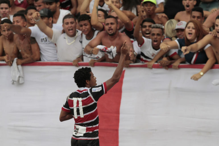 Atacante tem oito gols na temporada. Foto: Guga Matos/JC Imagem