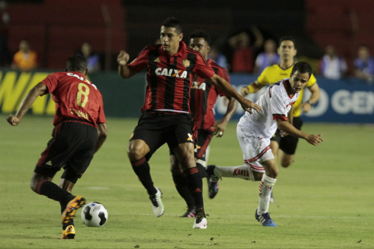 “Satisfeito por ter ele na equipe”, diz Oliveira sobre Diego Souza