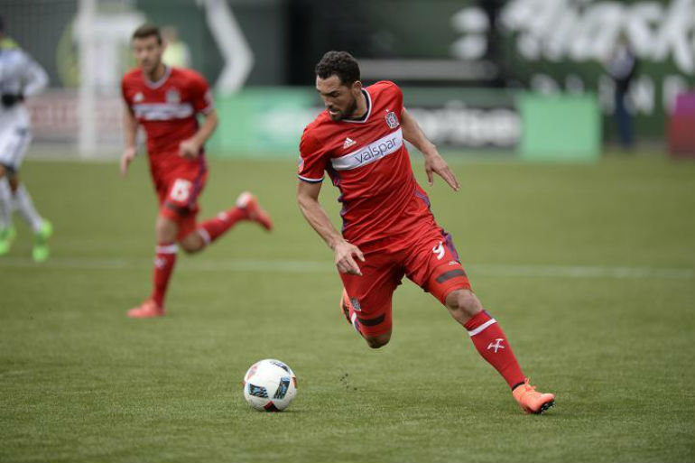 O Santa Cruz tenta repatriar Gilberto, que está na MLS. Foto: Chicago Fire