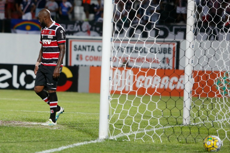 Contra o Fluminense, Grafite teve sua pior atuação pelo Santa Cruz
