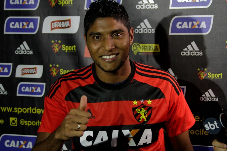 Atacante Ruiz viaja com o Sport e pode estrear contra o Botafogo