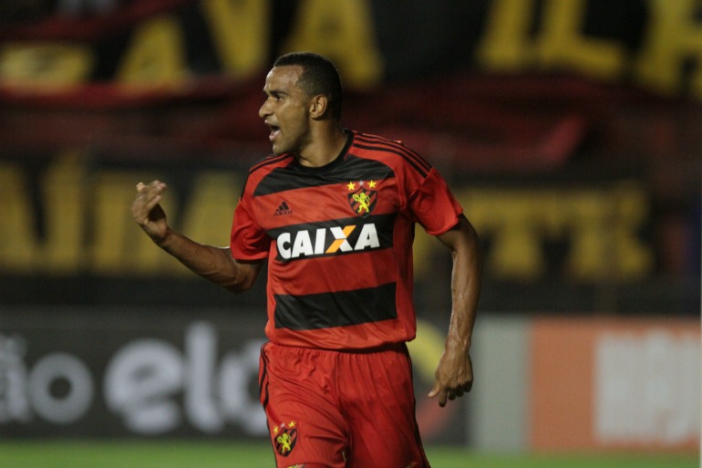 Serginho marcou um dos gols rubro-negros. Foto: Guga Matos/JC Imagem