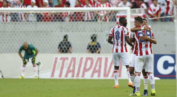 O clube ainda busca jogadores de três posições. Foto: Diego Nigro/JC Imagem