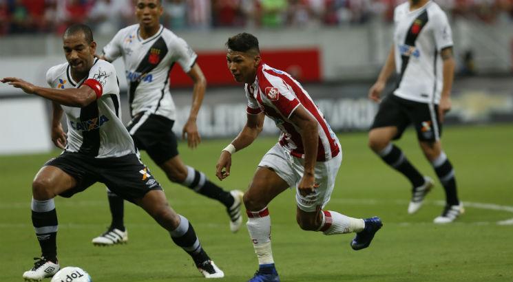 Rony pressionou a defesa cruzmaltina durante toda a partida. Foto: Diego Nigro/JC Imagem