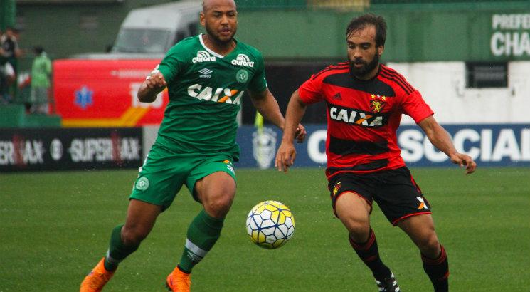 O Náutico entrou em contato com o Cruzeiro, que detem os direitos do jogador. Foto: Williams Aguiar/ Sport