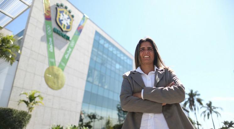 Emily Lima é a primeira treinadora na seleção. Foto: CBF/Divulgação