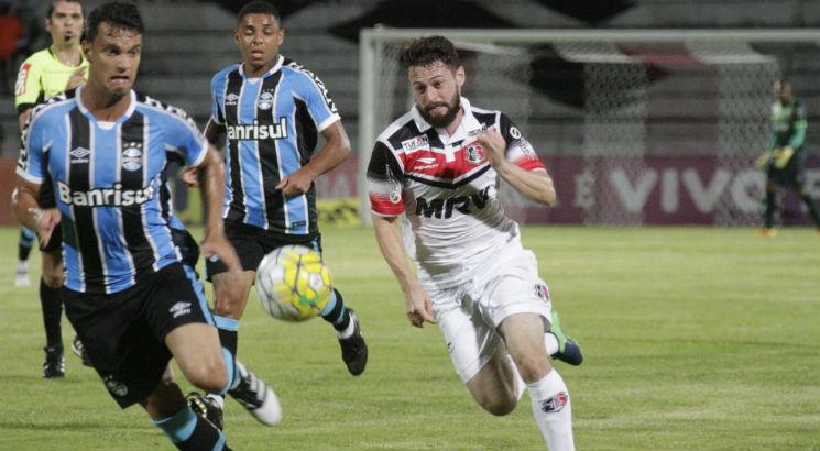 João Paulo entrou no decorrer da partida. Ele está no Botafogo. Foto: Bobby Fabisak/JC Imagem