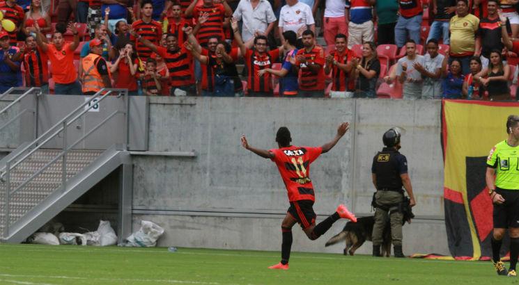 Marquinhos foi o responsável pela vitória do Sport neste domingo (19). Foto: Guga Matos/JC Imagem.
