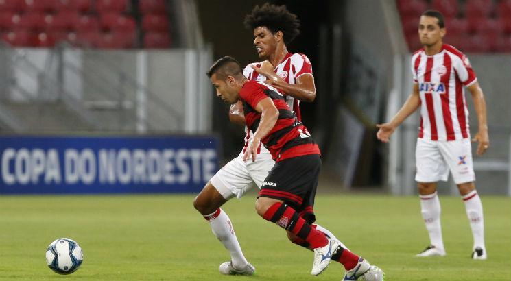 Zagueiro voltará a jogar contra ex-clube na Ilha do Retiro. Foto: Diego Nigro/JC Imagem